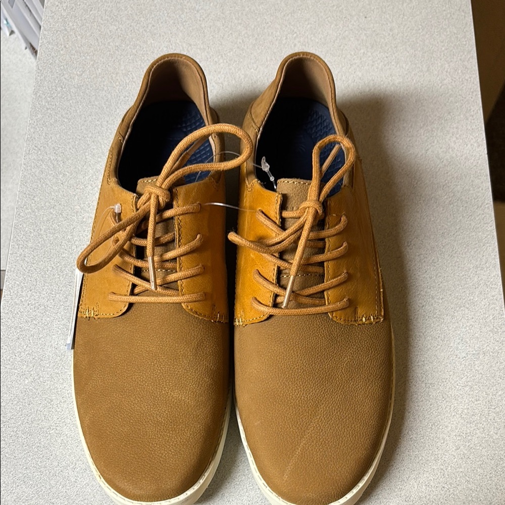 BNWT Men's Island Surf Company Tan Casual Boat Shoes size 9 style Boca comfort